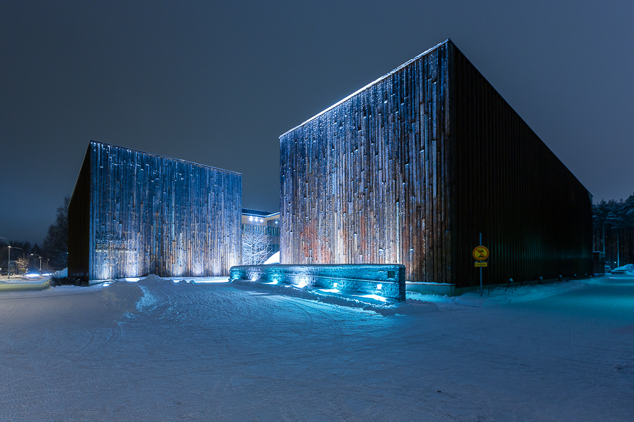 Метла-тало (Metla-talo) – здание Института леса, выстроенное в 2004 году исключительно из древесины топляка (архитектор Антти-Матти Сиикала). Йоэнсуу, Финляндия