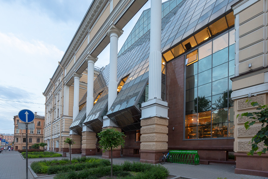 Бизнес-центр «Преображенский», вид с улицы Короленко. Фото: © Александр Трофимов. 2020