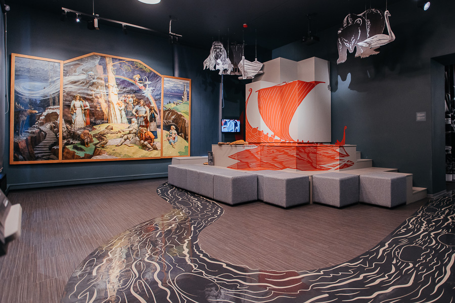 В музее изобразительных искусств Республики Карелия открылась постоянная экспозиция, посвященная эпосу — «Вселенная Калевала