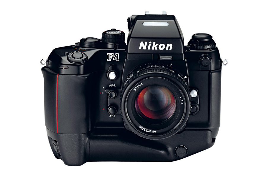 Nikon F4 —первая в мире профессиональная фотокамера, штатно оснащенная автофокусом