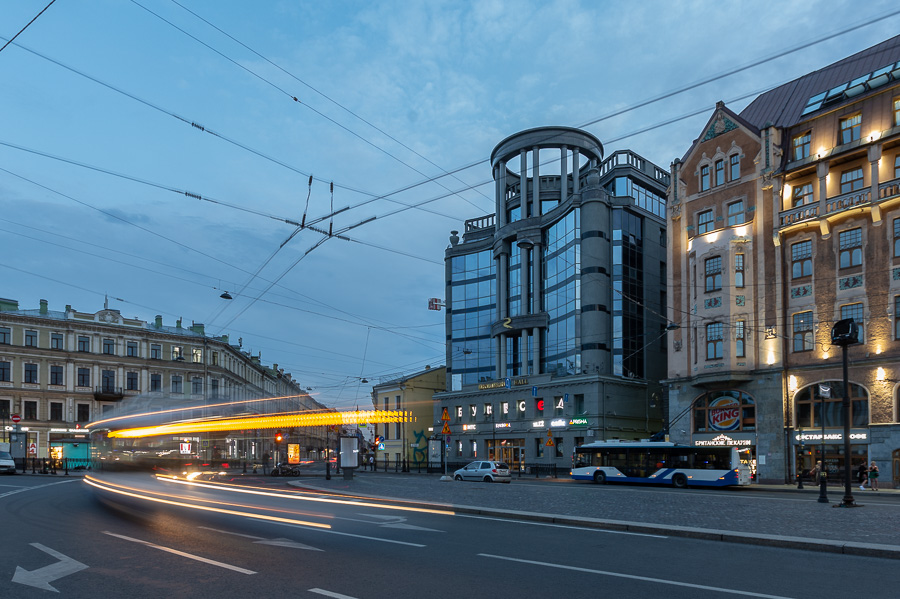Торгово-офисный центр «Регент-холл» на Владимирской площади. Фото: © Александр Трофимов. 2020