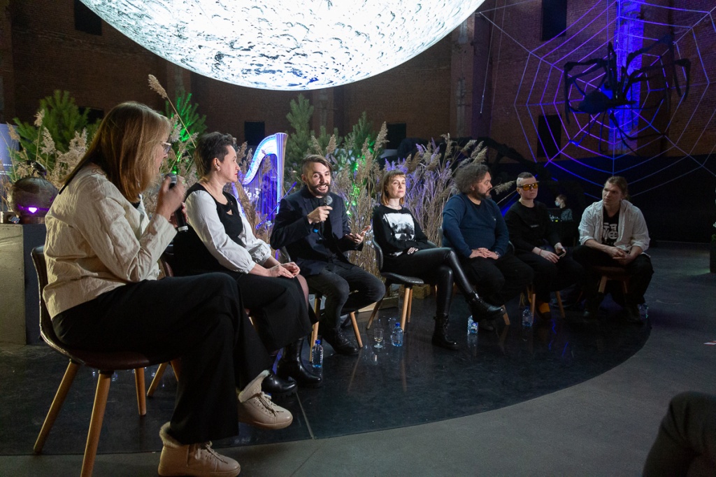 Public-talk – «Светодизайн: наполнение выставочного пространства смыслом и светом». Фото: © Александр Трофимов. 2022
