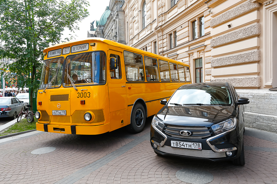 Автобус ЛиАЗ-677. Выставка автомобилей на Соляном переулке. Фото: © Александр Трофимов. 2016