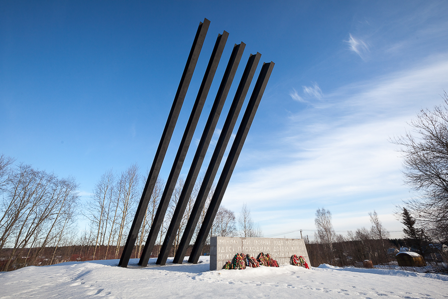Памятник «Катюша» на «Дороге жизни». Фото: © Александр Трофимов. 18 марта 2012 года.