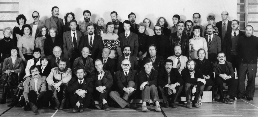 Сотрудники ЛФ ВНИИТЭ и кафедры промышленного дизайна ЛВХПУ, октябрь 1984 года.